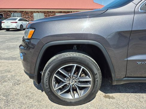 Used 2018 Jeep Grand Cherokee Limited AWD/4WD image 16