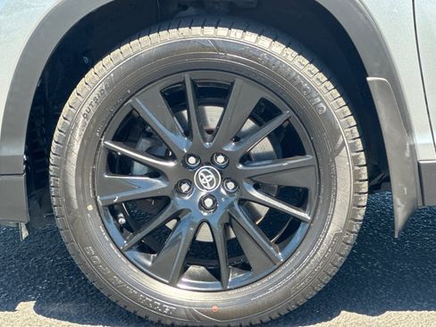 Used 2019 Toyota Highlander SE AWD/4WD image 12