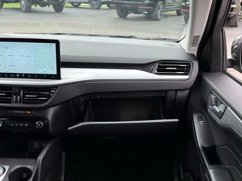 Used 2025 Ford Escape Platinum image 28