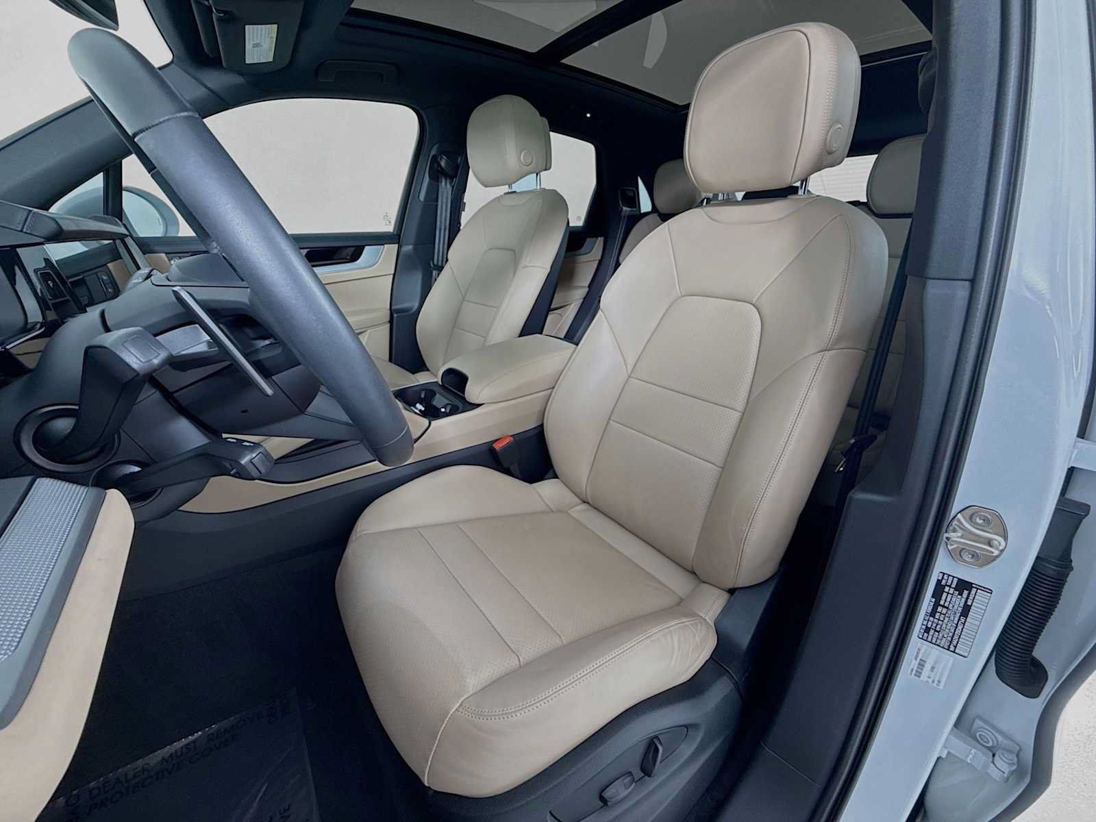 Certified 2025 Porsche Cayenne AWD/4WD image 5
