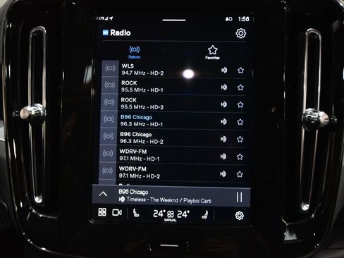 Used 2025 Volvo XC40 B5 Core image 22