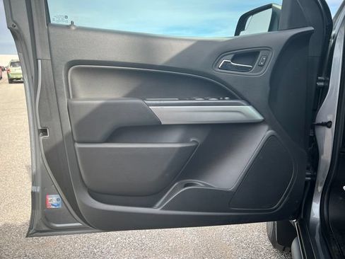 Used 2022 Chevrolet Colorado LT w/ LT Convenience Package AWD/4WD image 11
