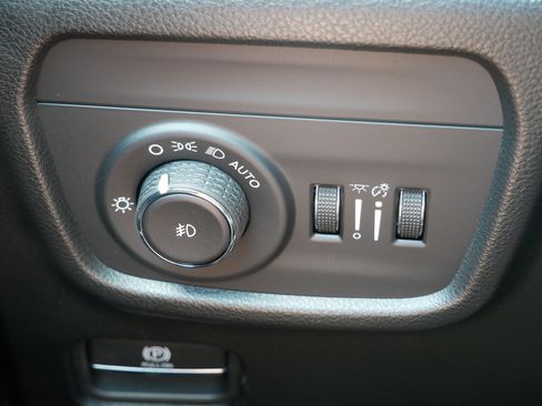 New 2026 Jeep Grand Cherokee L Limited AWD/4WD image 18
