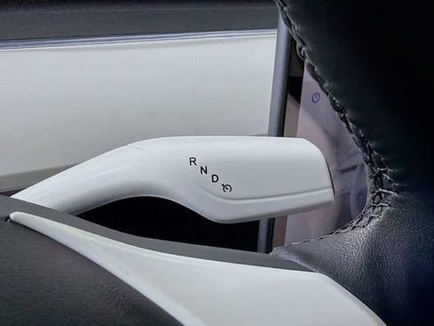 Used 2024 Tesla Model Y Long Range AWD/4WD image 19