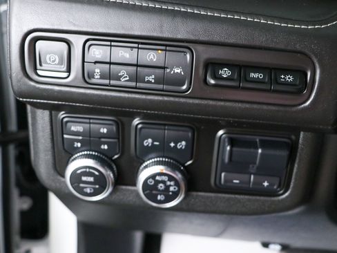Used 2024 GMC Yukon Denali Ultimate AWD/4WD image 25