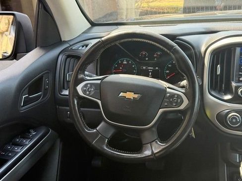 Used 2022 Chevrolet Colorado LT w/ LT Convenience Package image 11