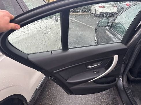 Used 2018 BMW 320i xDrive 320i xDrive w/ Convenience Package image 13