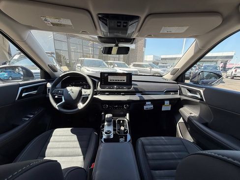 New 2026 Mitsubishi Outlander SE FWD image 16