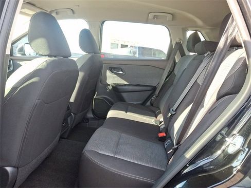 Used 2023 Nissan Rogue SV image 10