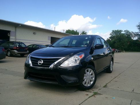 Used 2018 Nissan Versa S Plus image 1