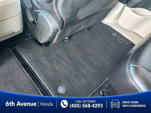 Used 2023 Chrysler Pacifica Touring-L FWD image 22