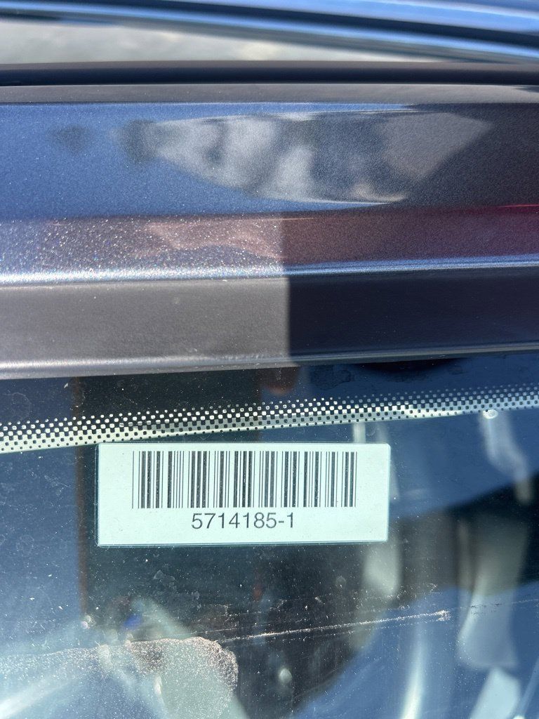 Used 2025 Volkswagen Jetta SE FWD image 3