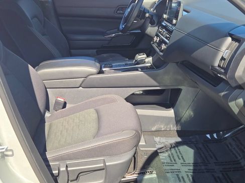 Used 2025 Nissan Pathfinder SV AWD/4WD image 5