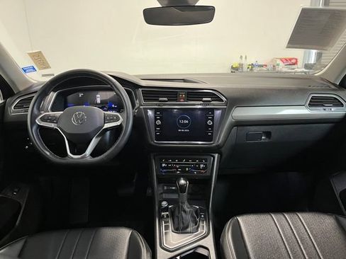 Used 2024 Volkswagen Tiguan SE FWD image 18