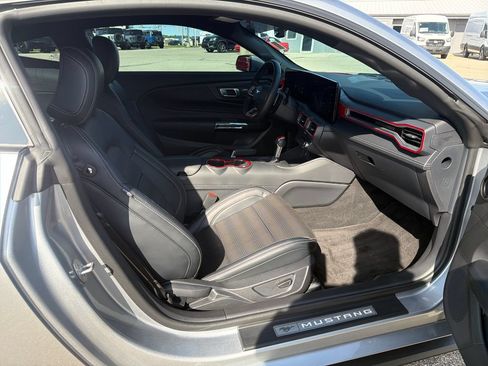Used 2025 Ford Mustang GT Premium w/ GT Performance Package RWD image 22