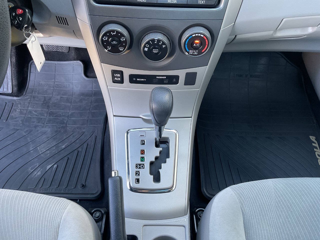 Used 2012 Toyota Corolla LE FWD image 20