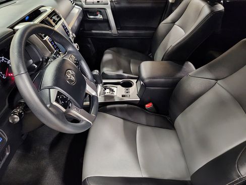 Used 2020 Toyota 4Runner SR5 Premium image 30