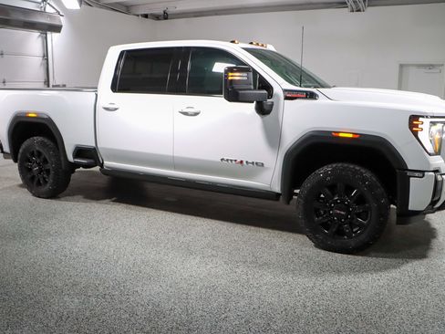 Used 2024 GMC Sierra 2500 AT4 w/ AT4 Premium Plus Package image 6