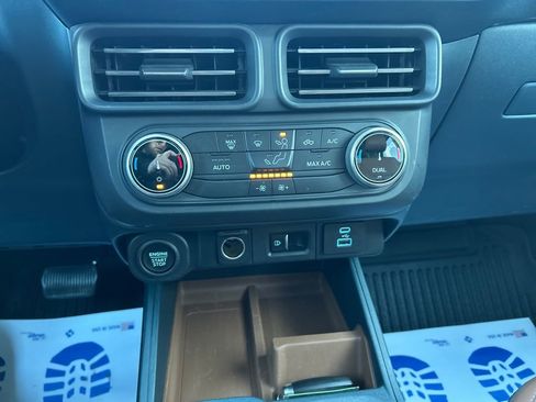 Used 2022 Ford Maverick Lariat image 32