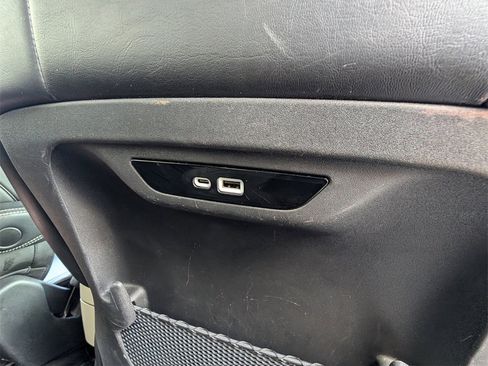 Used 2024 Chrysler Pacifica Touring-L image 28