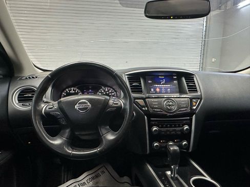 Used 2020 Nissan Pathfinder SV FWD image 16