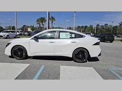 New 2026 Nissan Sentra SR w/ Floor Mat Package FWD image 25