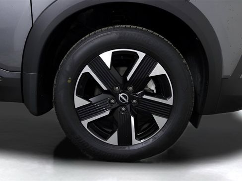 Used 2025 Nissan Kicks SR image 9