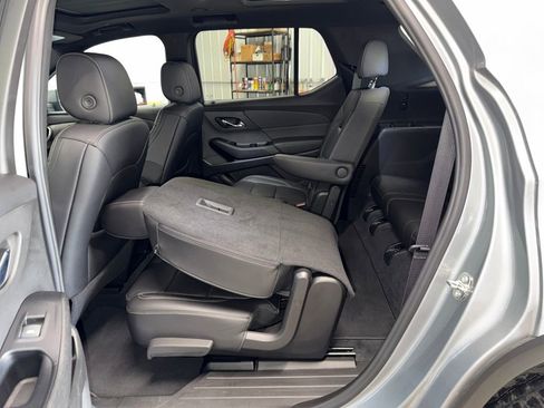Used 2023 Chevrolet Traverse LT w/ LT Premium Package image 16