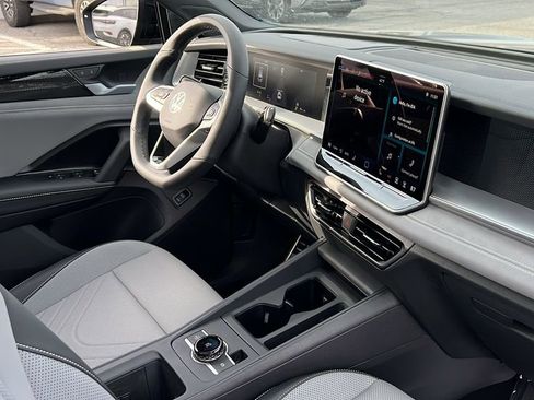 New 2026 Volkswagen Tiguan SE R-Line image 11