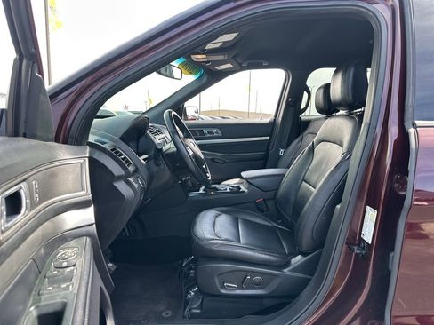 Used 2018 Ford Explorer XLT w/ Equipment Group 202A AWD/4WD image 8