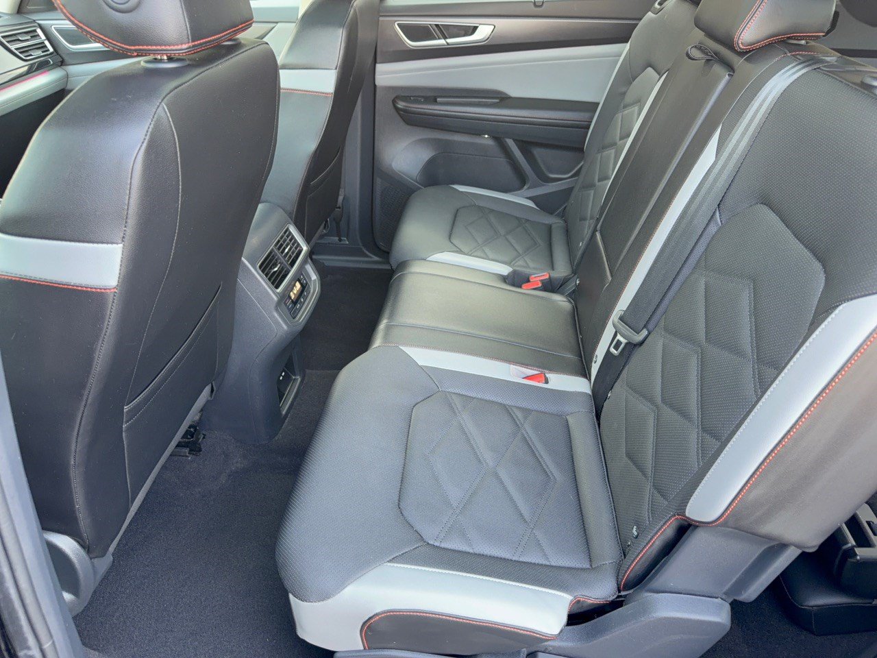 Used 2024 Volkswagen Atlas Peak Edition SE AWD/4WD image 25