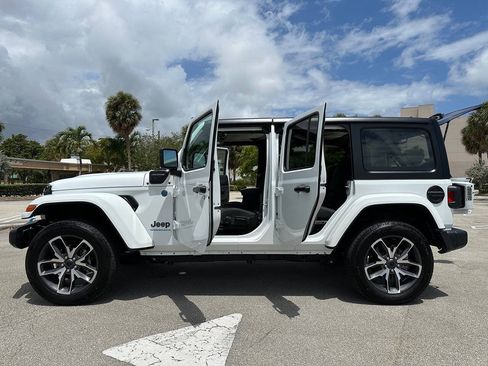 Used 2024 Jeep Wrangler Unlimited AWD/4WD image 25