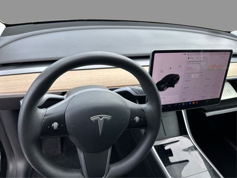 Used 2021 Tesla Model Y Long Range AWD/4WD image 24