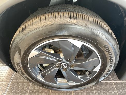 Used 2025 Nissan Rogue SV AWD/4WD image 5