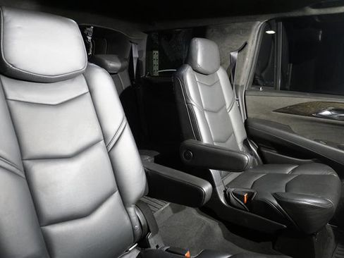 Used 2016 Cadillac Escalade Platinum image 25