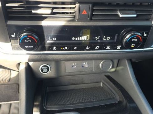 Used 2023 Nissan Rogue SV w/ SV Premium B Package FWD image 22