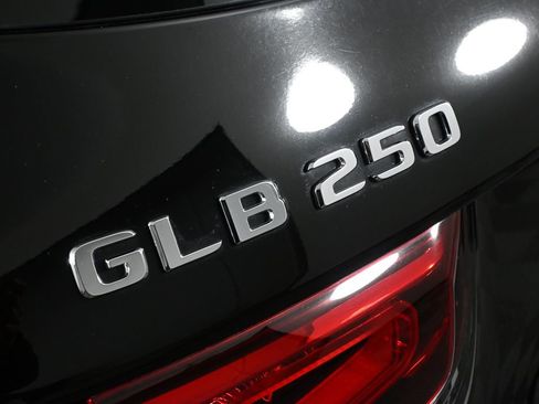 Certified 2023 Mercedes-Benz GLB 250 w/ Premium Package image 28