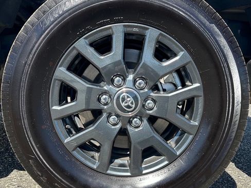 Certified 2025 Toyota 4Runner SR5 AWD/4WD image 27