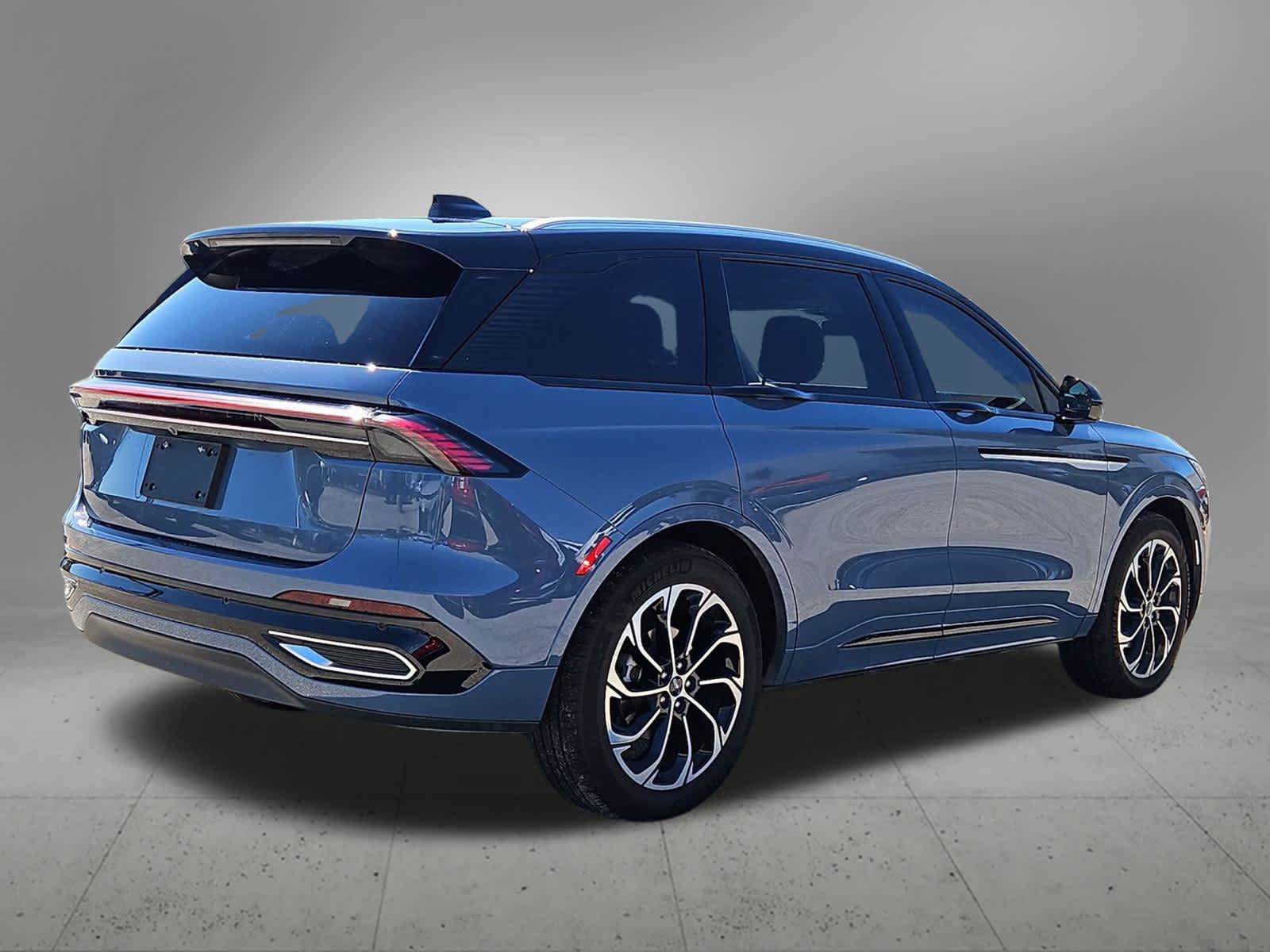 Used 2025 Lincoln Nautilus Reserve AWD/4WD image 6