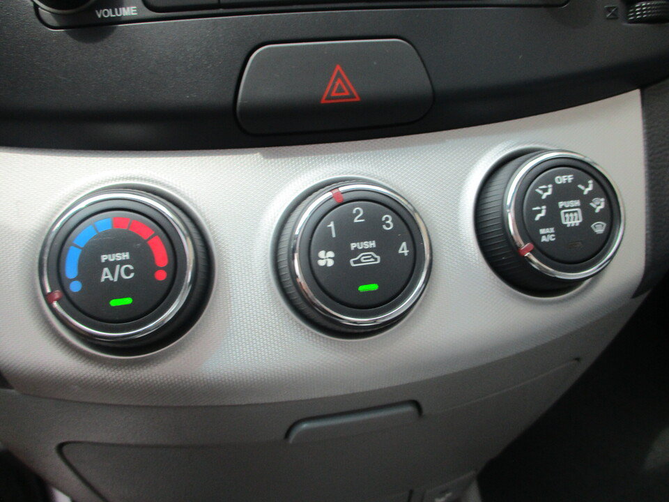 Used 2009 Hyundai Elantra SE FWD image 29