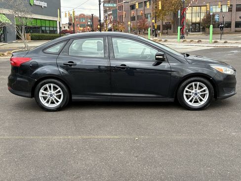 Used 2016 Ford Focus SE FWD image 9