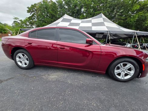 Used 2019 Dodge Charger SXT w/ Leather Interior Group RWD image 4