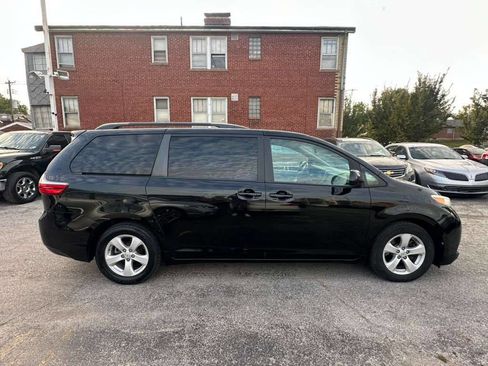 Used 2015 Toyota Sienna LE image 4
