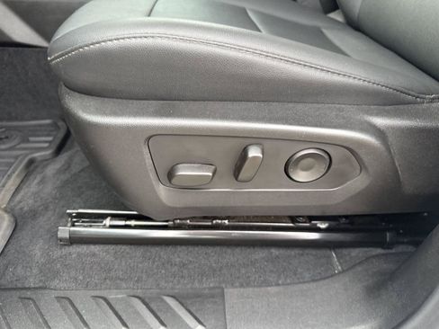 Used 2025 Chevrolet Colorado Trail Boss AWD/4WD image 12