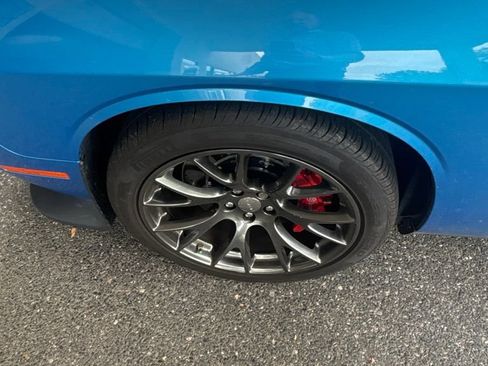Used 2016 Dodge Challenger SRT RWD image 13