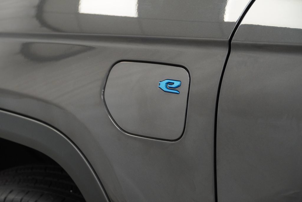 Used 2023 Jeep Grand Cherokee 4WD 4xe image 38