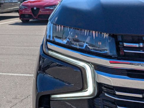 Used 2023 Chevrolet Suburban Premier image 9