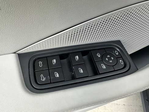 Used 2025 Porsche Macan 4 Electric image 20