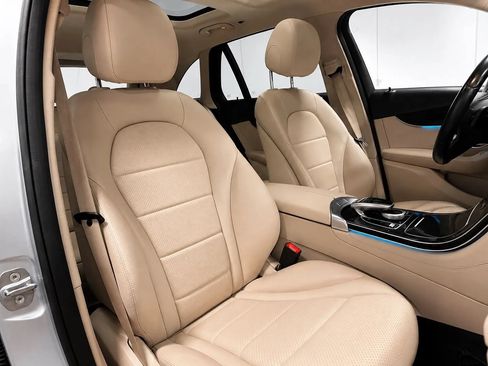 Used 2017 Mercedes-Benz GLC 300 w/ Premium 3 Package image 28