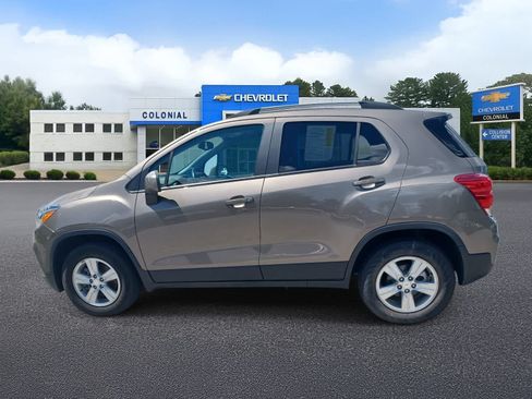Used 2022 Chevrolet Trax LT w/ LT Convenience Package AWD/4WD image 6